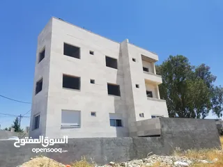  7 عمارة بتصميم فيلا في اجمل مناطق مرج الحمام قرب ترخيص غرب عمان موقع مميز جدا و ذات اطلاله خلابه