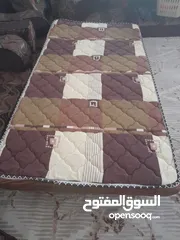  2 فرشتين مفرد ونص وطاوله وسط لون ابيض للبيع