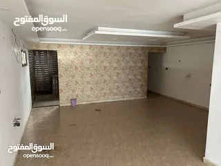  3 مخزن و مكاتب للإيجار