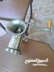 1 مفرمة لحمه يدوية وراس نحا للكبه