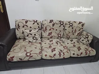  1 غرفة جلوس 3 مقاعد + 2 مقعد