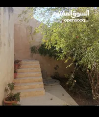  9 بيت مستقل طابقين / أجمل اطلالة على جبال عجلون في لواء كفرنجه ( اقرأ الوصف بالإعلان)...