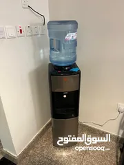  1 Hoover Watercooler + 4 bottles