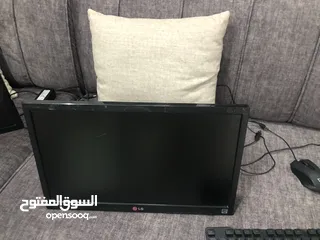  2 شاشتين وكيبورد وماوس