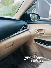  23 تويوتا يارس 2019   ماتور 1500cc بسعر 11500 دينار  الشكل الجديد فحص كامل 7 جيد بدون ملاحظات او قصعات