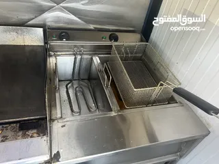  8 كرفان لبيع مع رخصة جاهز الشغل سعر قابل للتفاوض