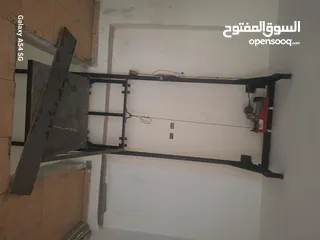  4 مصعد صناعي من 500 كغم  _ 1000 كغم شغال بحاله جيده استعمال خفيف/وتربين إيطالي 10حصان بحاله جيدة.