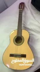  9 جيتار الماني احترافي ‏Voggy’s Kindergitarre بحالة ممتازة وجودة رائعة.