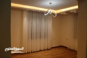  12 للايجار السنوي 3 غرف نوم و ديوانيه بجانب كمبارند الأمعري