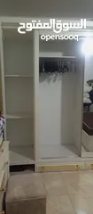  7 غرفة نوم مضيئه  لون ابيض مع ملحقات كما بالصور مستعملة.......