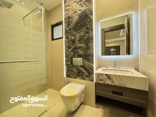  28 شقة طابق شبه ارضي للبيع مساحة 200م مع ترس وحديقه وكراج 250م بأجمل مناطق خلدا (مشروع 114