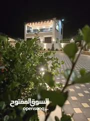  28 فيلة طابقين رائعة وفخمة جدا جدا مع العفش الفاخر وموقع خلاب واطلالة رائعة
