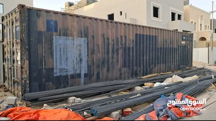  2 للبيع كونتنر 40 قدم موديل 2006 نظيف السعر 900 دينار وقابل للمساومة بالمعقول