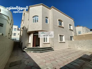  1 Expansive 8 BR villa for rent with spacious rooms Ref: 422S