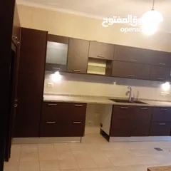  13 خلدا ـ شقه ارضيه فارغه للايجار ـ 200 متر داخلي  200 متر خارجي + حديقه مشجره - كراج خاص