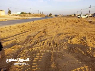  13 فرصه ذهبية على قطع أراضي استثمارية؛في محافظة المفرق في قرية الحميدية. بمساحات 750 م و 1000 م دونم