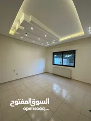  3 شقه فارغه للإيجار في طريق المطار ـ ضاحيه النخيل ـ