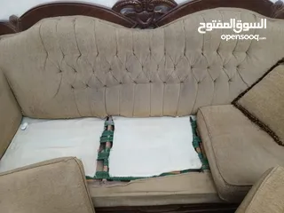  3 طقم كنب مستعمل بحاجة قشاطات وخياطة القماش وتنظيف  للبيع بسعر مناسب