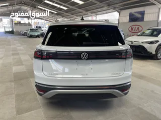  4 Volkswagen Electric ID.6 PUER + 2022 مستعمل بحالة الوكالة