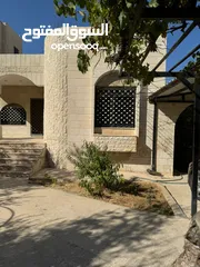  1 فيلا للبيع في جبل الحسين من المالك مباشرة