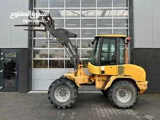  2 لودر ، مُجهز رافعة شوكية  قياس volvo 120 c  للعمل في المصانع و المستودعات التجارية  ، تأجير شهري