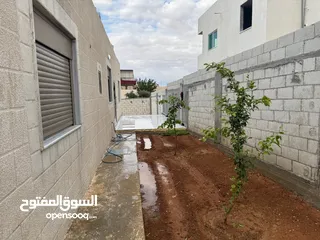  5 بيت للبيع مميز منطقه هادئه جدا