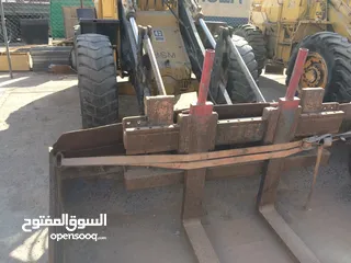  15 CATERPILLAR 910