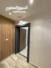  3 شقة فاخر شبة ارضي في طريق المطار الحويطي 170 متر داخلي و خارجي 170 متر بسعر مميز وتشطيب فلل