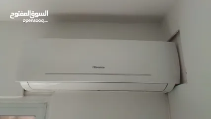  1 موجود مكيف وطقم كنب