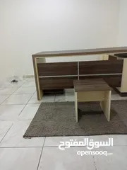  4 مكتب مدير 180سم مع جانبية وادراج وطاولة هديه مع كل مكتب لامينيت للأثاث المكتبي
