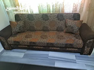  2 طقم كنب صوفيات للبيع عبارة عن ثنائية عدد2 وثنائية عدد1 للبيع بسبب الرحيل بحالة جيدة للاستفسار 07885