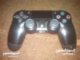  3 للبيع ps4 slim وكالة يأتي مع يدتين تحكم و ثلاث أقراص ألعاب بسعر منخفض