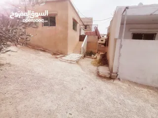  3 بيتين منفصلين للبيع