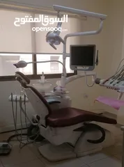  1 كرسي أسنان Suntem بحالة ممتازة للبيع من اجل عدم التفرغ
