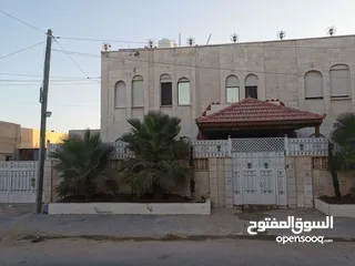  17 منزل مستقل مكون من طابقين ومدخلين منفصلين