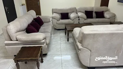  10 أثاث شقة كامل للبيع بسبب السفر بحالة ممتازة جداً وسعر مغري مع إمكانية البيع الجزئي