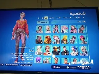  4 حساب فورت نايت فيه اكثر من200سكن و حساب ركت فيه اكثر من 100سياره والحساب فيه رقصات نادره و سكنات.