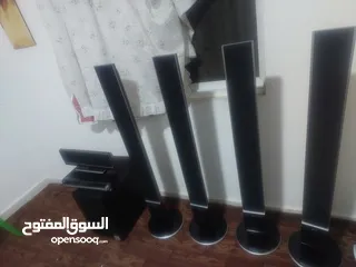  2 للبيع مسرح منزلي ال جي طبعا الجهاز بحال الوكاله خمس سماعات وصب مع جميع اغراضه الاصليه صوت عباره عن ز