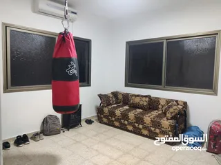  11 متوفر شقة بطولكرم دوار السلام دخلة ريم البوادي مساحتها 135 ومع بيت الدرج 145  دلكس جاهزة  بدون مصعد