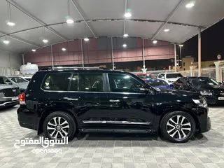  8 Land Cruiser VXS Black Edition