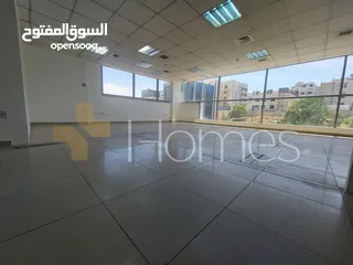  1 مكتب طابقي بواجهات زجاجية للايجار في وادي صقرة ، مساحة المكتب 511م