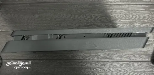  3 بلايستيشن sony 4 slim مع ايدتين و 3 كفرات و 3 ألعاب و جميع الملحقات الأصلية استعمال خفيف