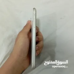  4 ايفون11 مستخدم أقل من شهر السعر230ريال عماني