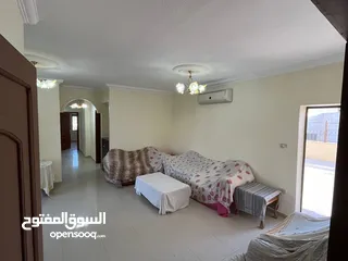 5 شقة للبيع في المهندسين 350 متر مربع طابق 3 مع روف كبير مميزة جداً من المالك