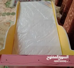  1 مكتبه وسرير اطفال