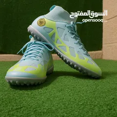  1 بوت رياضي نخب اول باللون الازرق في افضل جوده