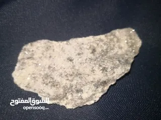  1 حجر كريم نادر جداً