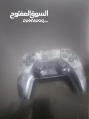  1 يد بلستيشن 5 بحالة الوكالة اصلية