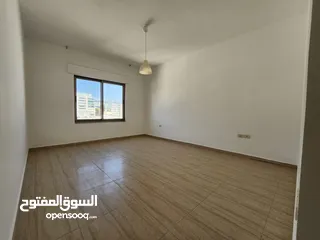  9 شقة فارغة للبيع بين الدوار الرابع و الخامس - ref: 14595