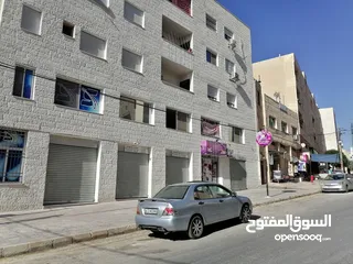  2 الزرقاء جبل طارق بجانب دائرة الإفتاء بعد مركز أمن جبل طارق الجديد على اليسار مقابل صيدلية كلوروفيل.